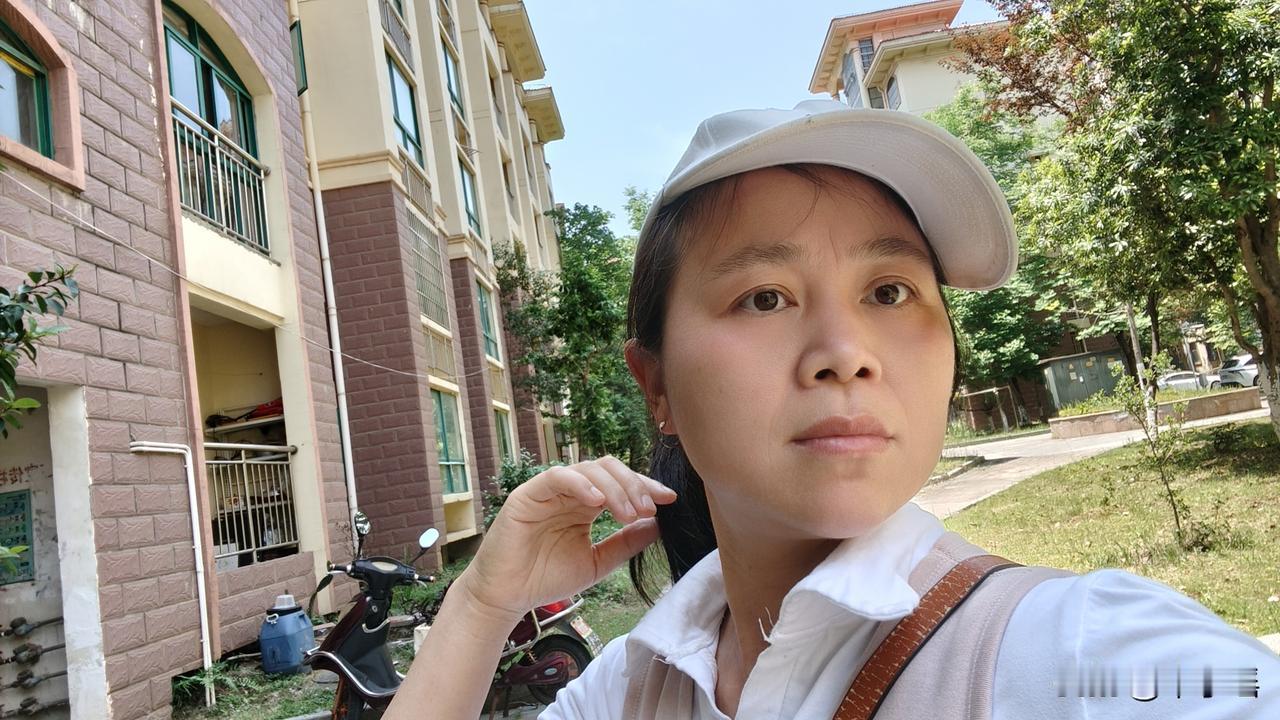 我今年40岁，是一个肿瘤患者，大家不要害怕，我们并不不传染的，虽然我得的是宫颈癌
