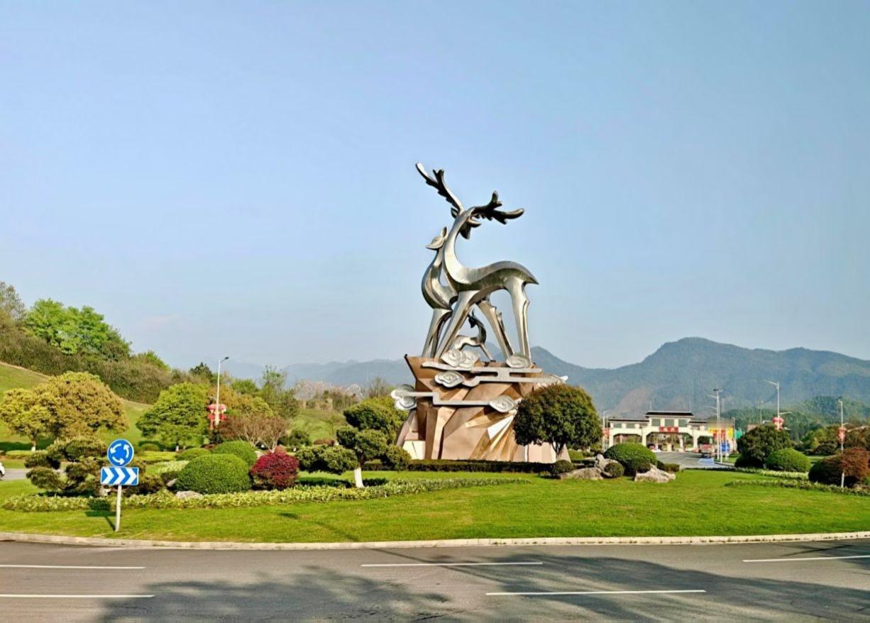 心情好了，生活处处是阳光；心情差了，满眼都是阴霾。余生不长，别再委屈自己、内耗自