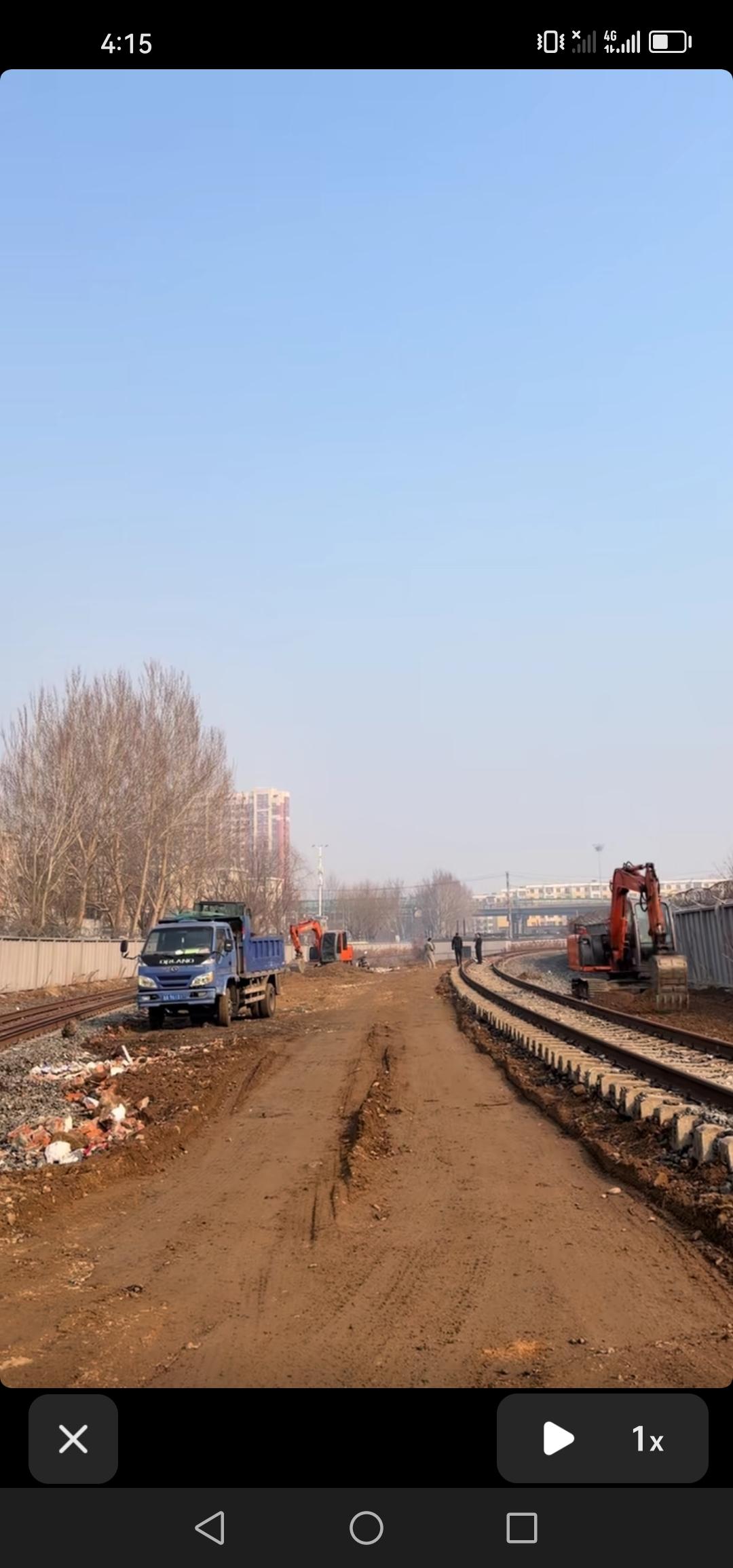 吉林市运河里铁路段动工了，不清楚具体是怎样的工程。在吉林市运河里铁路段，能看