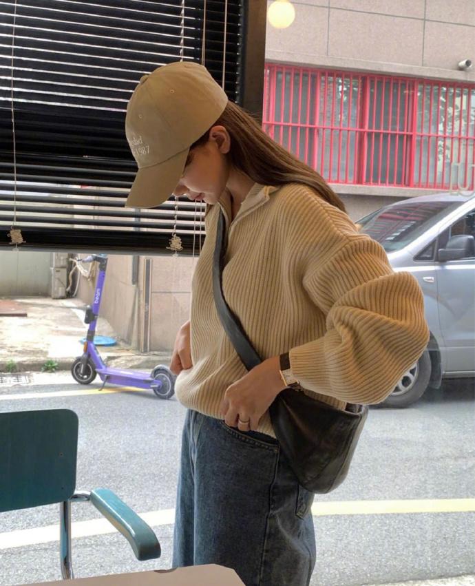 时尚博主日常出街look合集来啦，真的越看越上头。没有夸张设计，全是基础款单品，