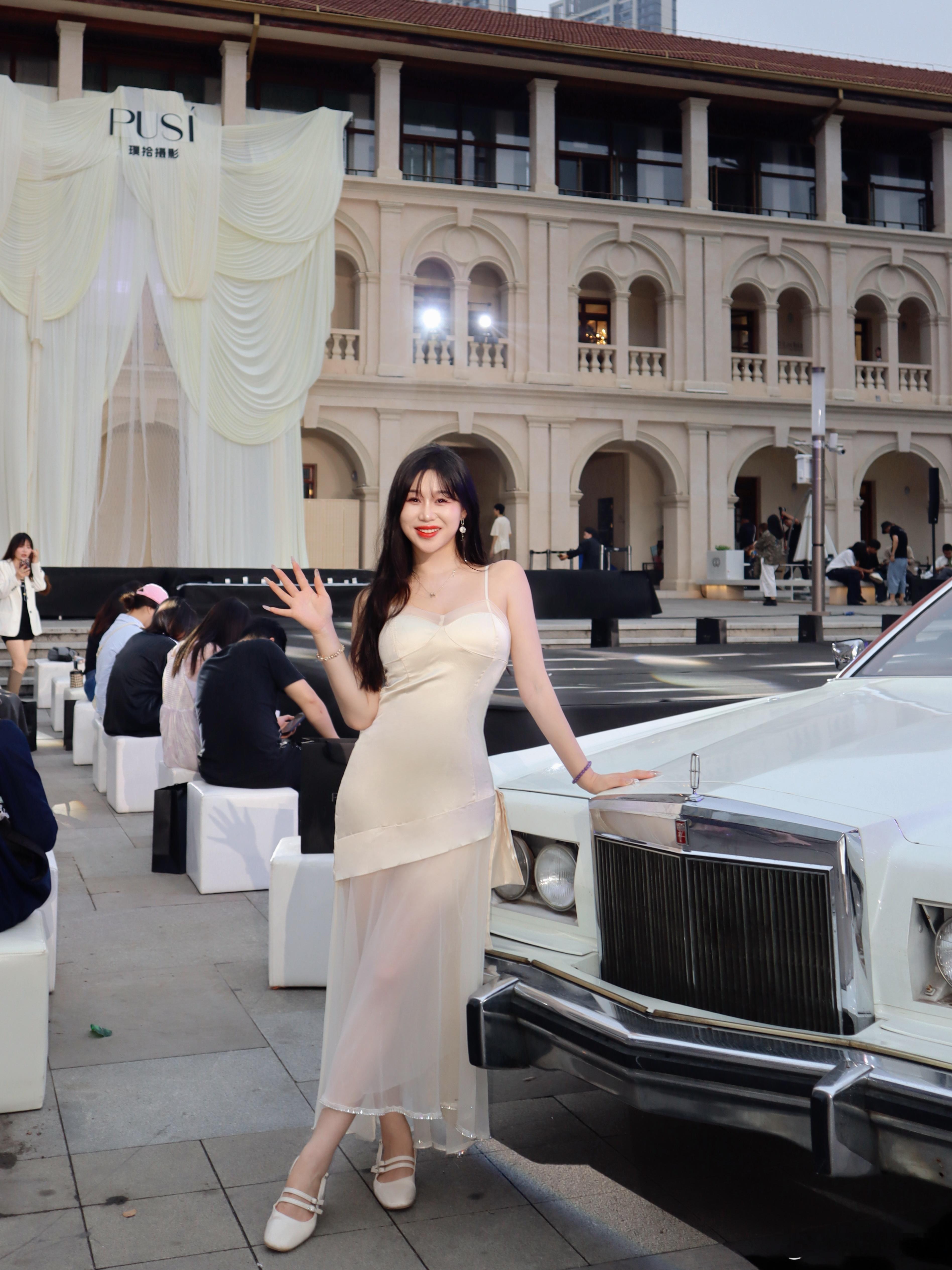 PUSI的婚纱秀美的我眼前一亮又一亮🧚🏻‍♀️👗:美丽衣都mlyd​​​
