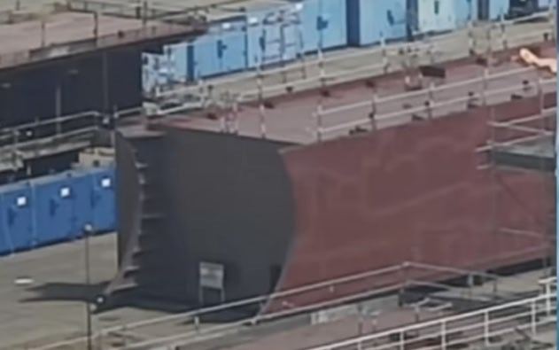 今日份004模块一个是球鼻艏后面的一段，另一个疑似机库旁模块图源见水印烽火问