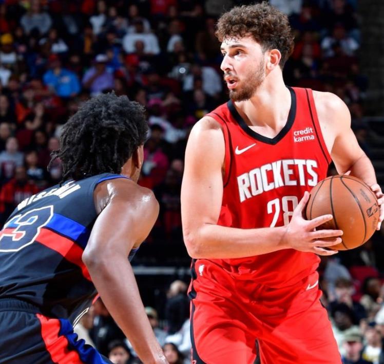 火箭队现在已经打了一半的常规赛比赛，目前常规赛火箭队的战绩是西部第4。半程结束之