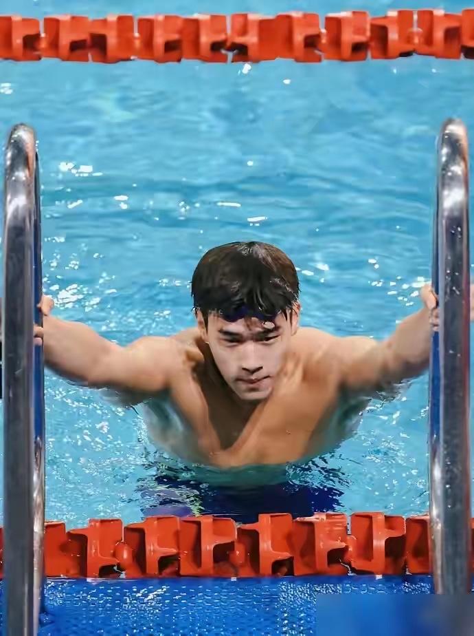 别劝运动员接代言，劝不住。奥运夺冠后，潘展乐代言接到手软。阿迪3000万，海