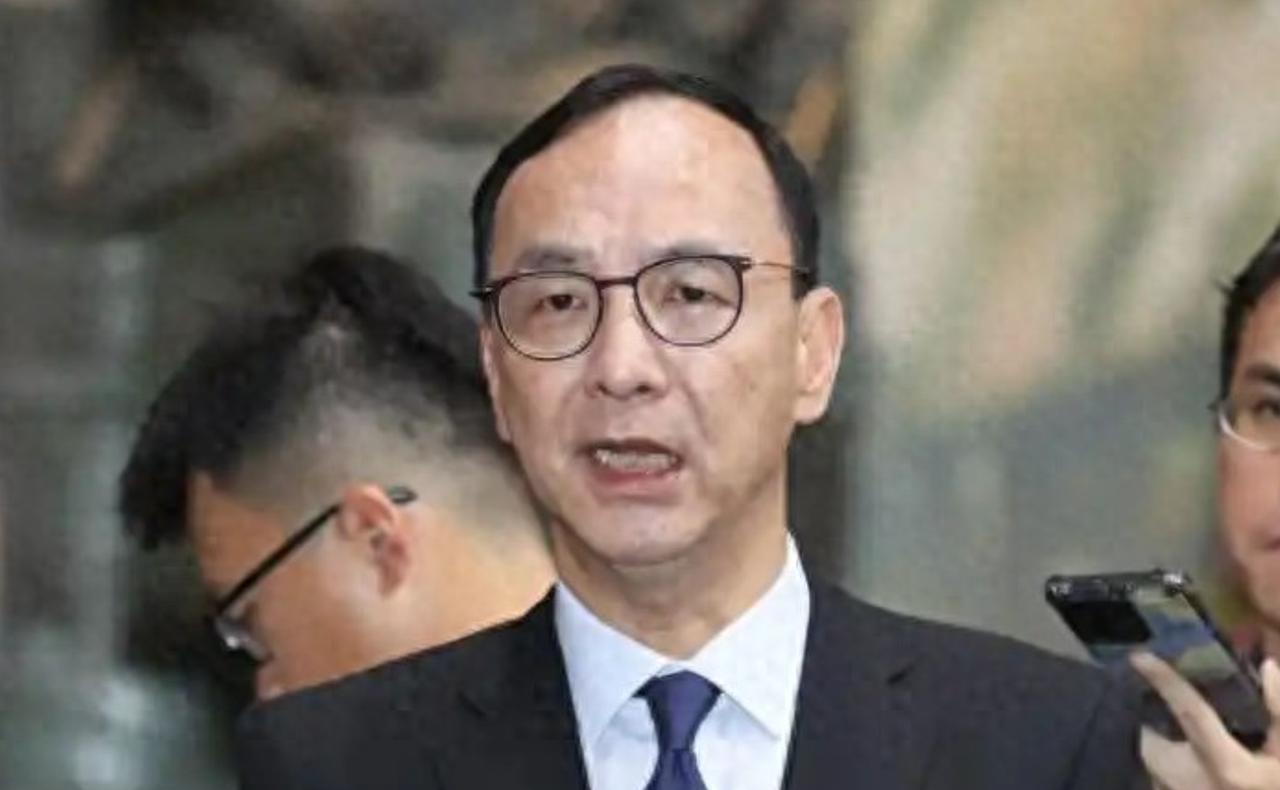 【台当局对美一跪到底，朱立伦痛批赖清德史上最无能】台岛内斗白热化之际，朱立伦痛