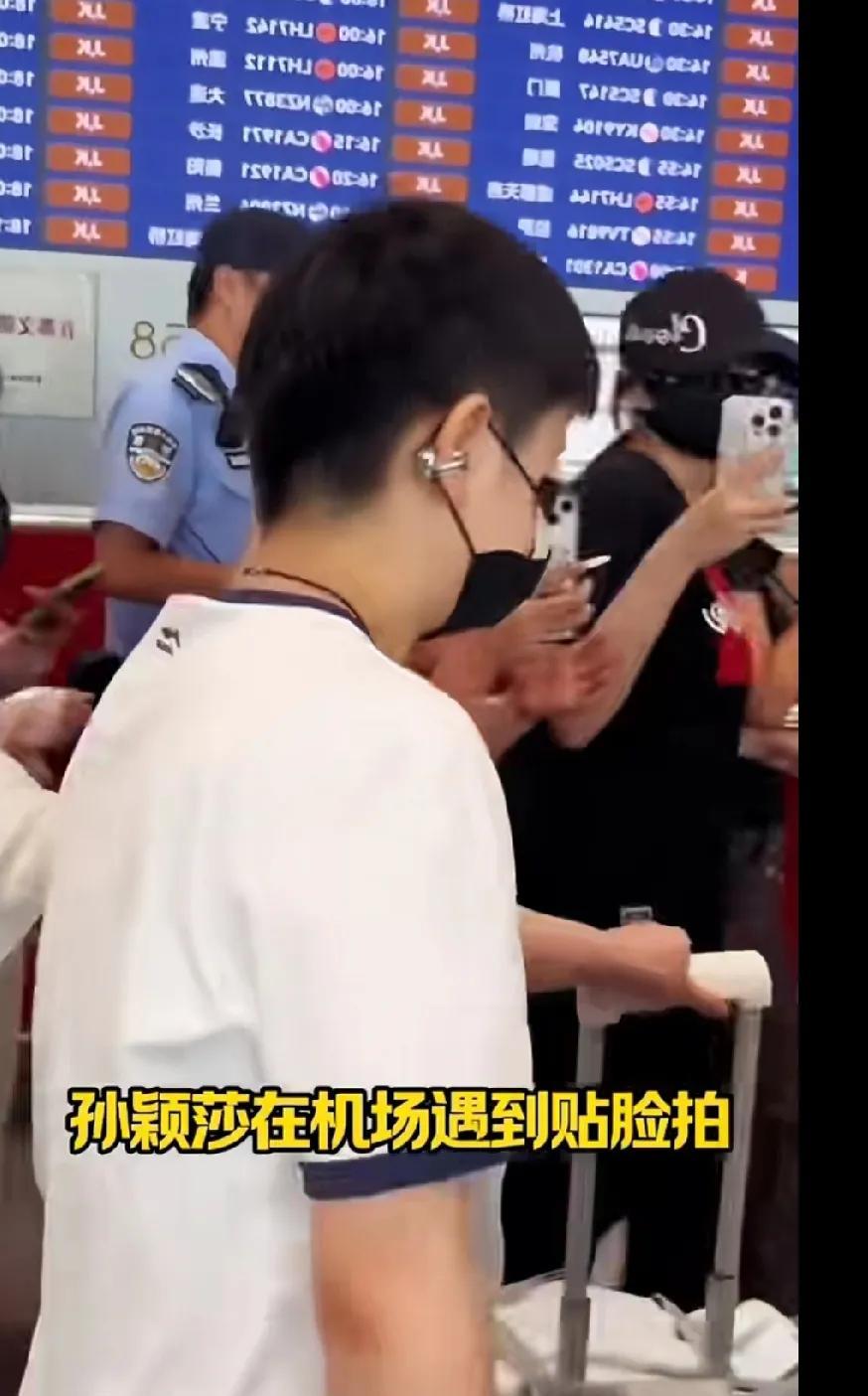 被德华圈粉了！守护莎莎太刚了喜欢莎莎没问题，大家都爱她的可爱与实力，但追星别越