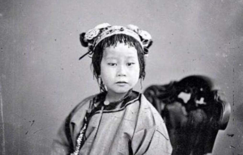 1854年，英国一商船偷载了47名中国幼女出发，其中最大的只有8岁，谁都