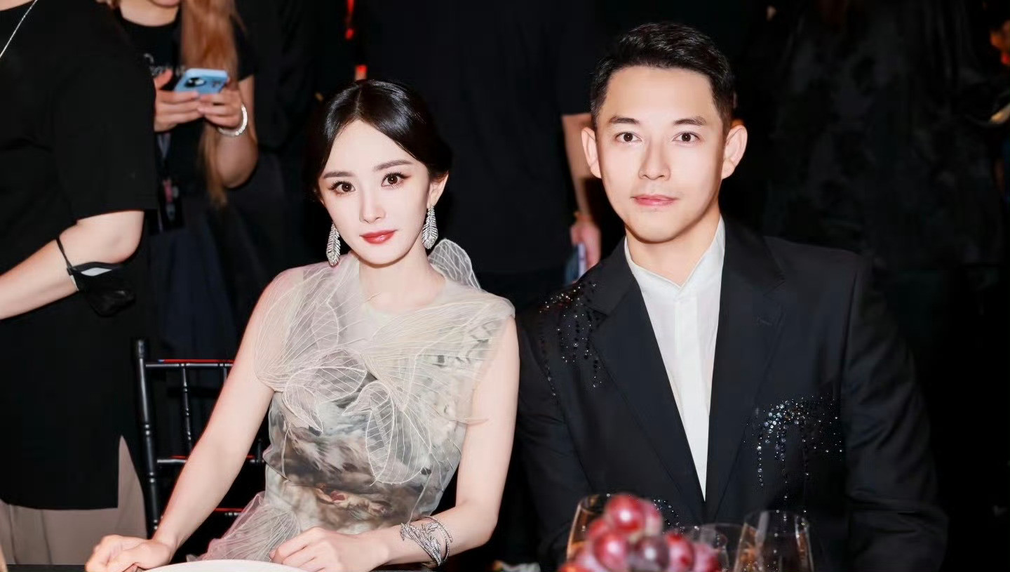 杨幂旁边这位就是W中文版CEO孙赛赛，真是年少有为​​​