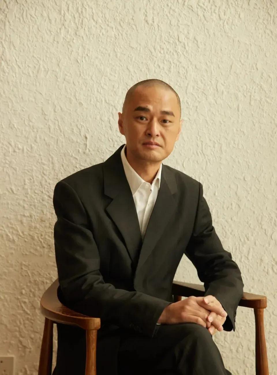 冯唐曾说：“女人爱自己是这一辈子最重要的事，很多女人就是太能忍了，最终委屈出了病