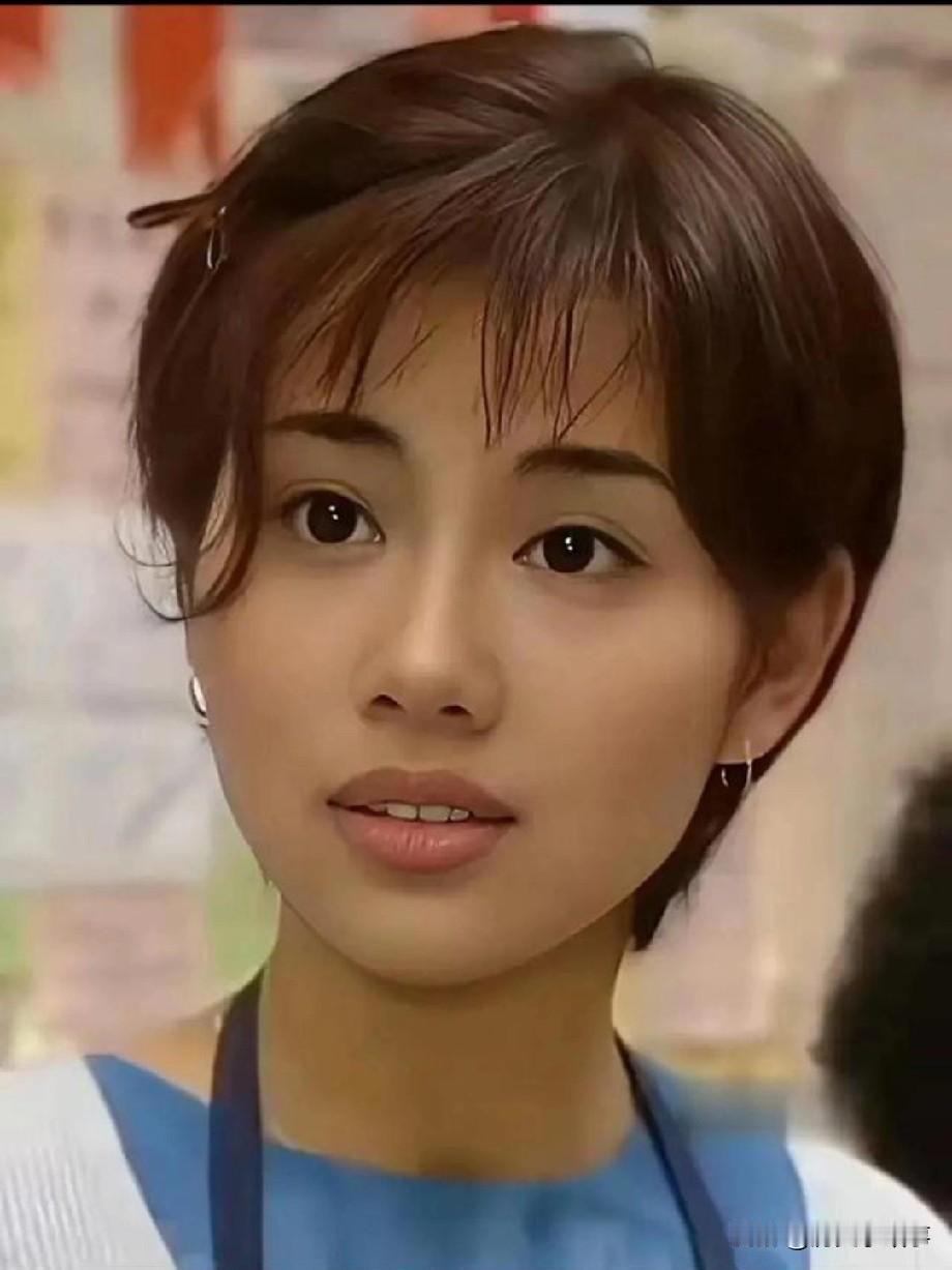 采访者问陈松伶："如果能回到年轻的时候，你最想弥补什么遗憾？"陈松伶红着眼眶说