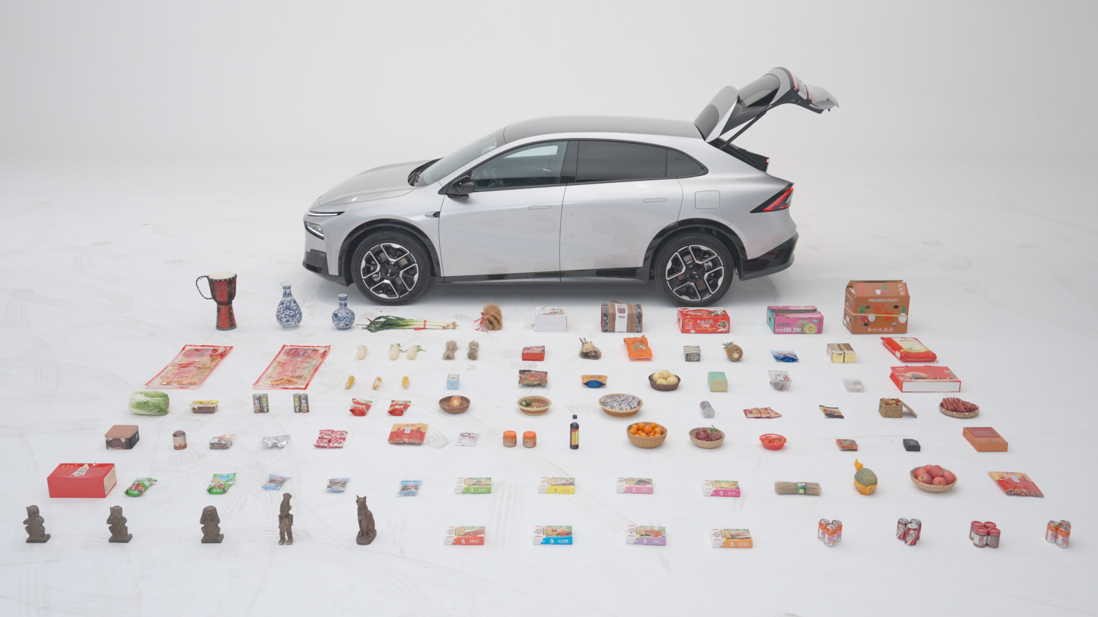 小鹏G7空间顶呱呱开着小鹏回家过年小鹏G7到底多能装，779L超大后备厢、最大空