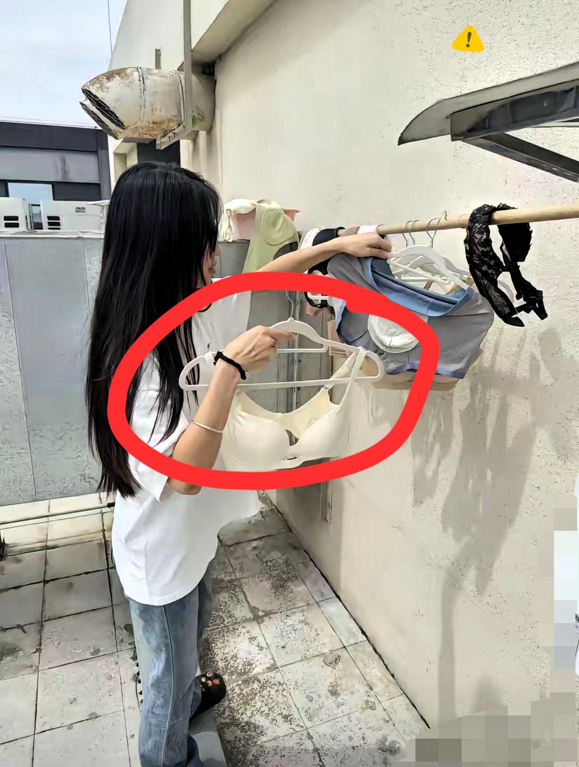 住这样的民房是真的麻烦，洗点衣服要拿到楼顶晒，感觉一点隐私都没有，最让人头疼