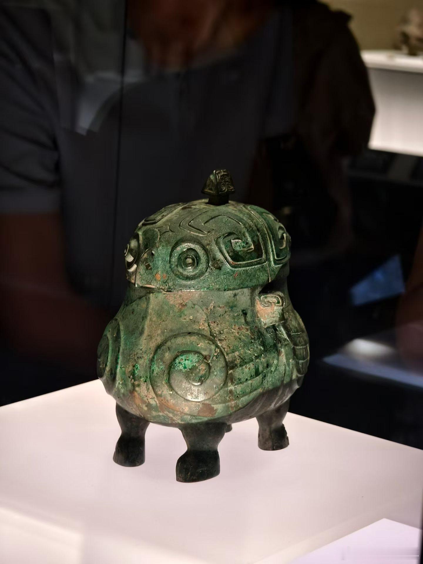 最近外星人的新闻是真多。各国机构还一本正经地提醒:见到外星人别急着接受、别随便靠