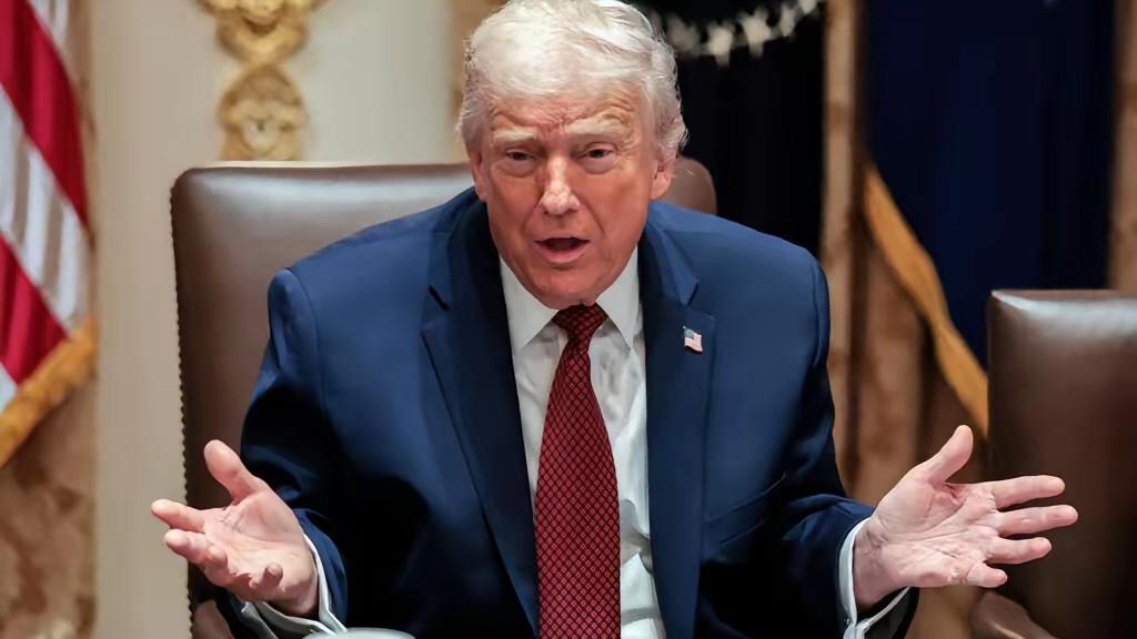 中俄联飞后，美派2架B-52轰炸机撑腰，不到24小时，中方宣布实弹射击！中方