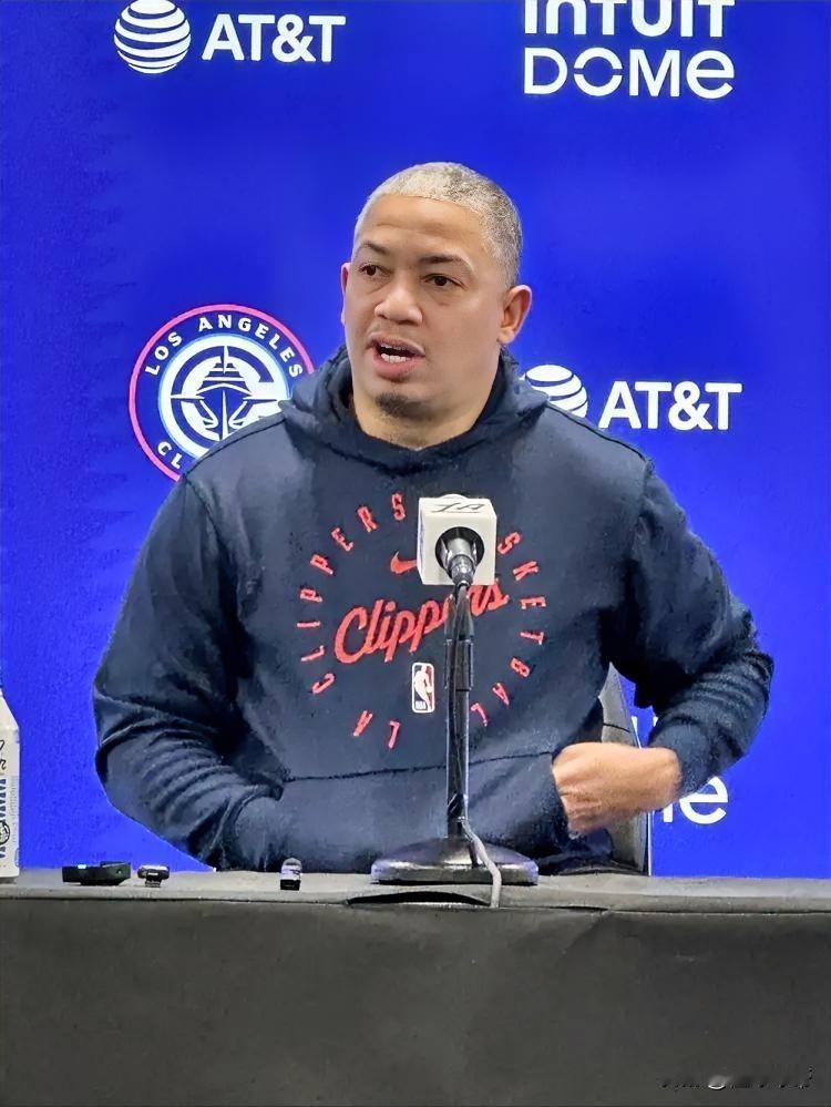 别人笑你太疯癫，泰伦·卢笑他人不懂球!此前快船取得6胜21负西部垫底的战绩后