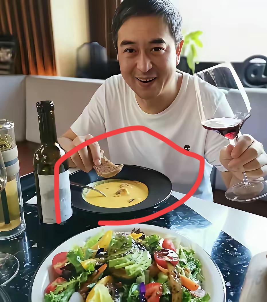 张嘉译碗里黄色的的是什么，好不好吃