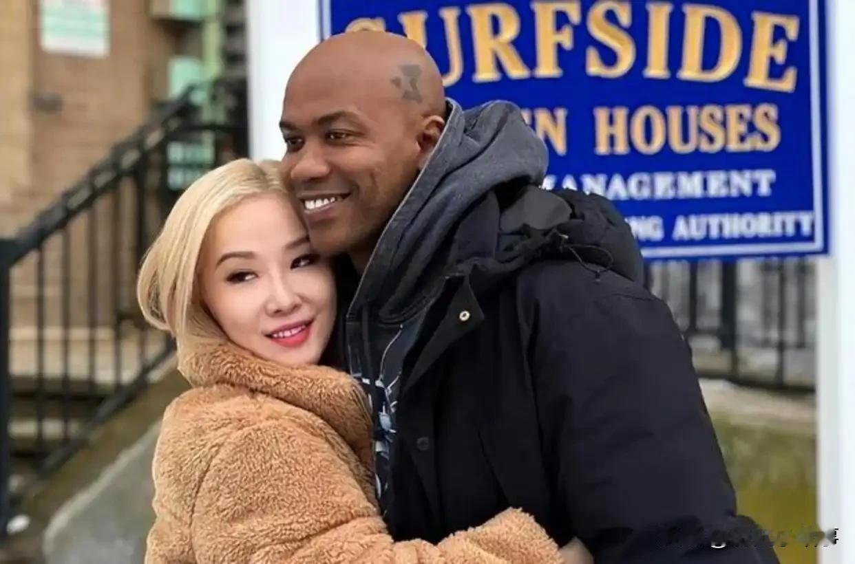 马布里，48岁，刚领着一位中国姑娘去领了证。不是哪位球迷，是唱《中国好声音》的汪