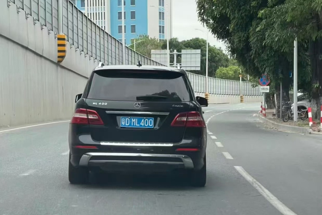 第一次见车牌跟车型一个号的车