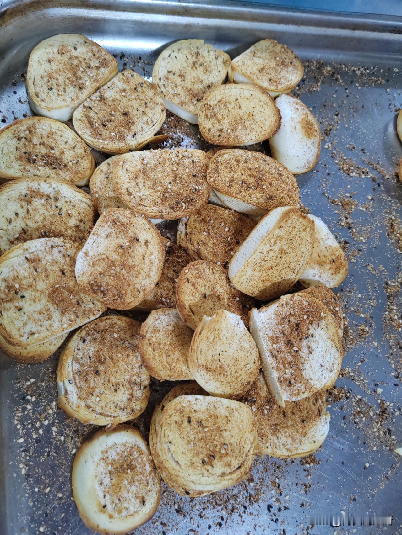 明天就到日本第一个卸货港了，又要好好的整理一下库房，好腾出空来上伙食了，今天就没