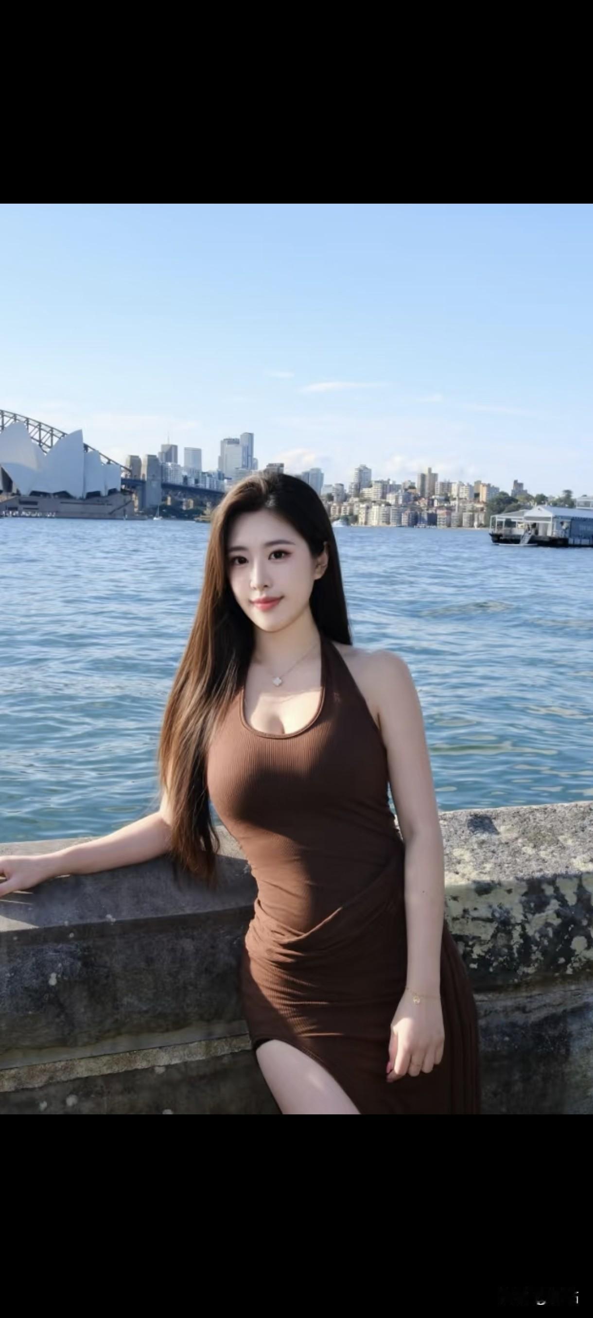 美图欣赏，看图写诗《悉尼晚景》碧海晴空云作笺，棕裙曳岸晚风绵。悉尼桥影