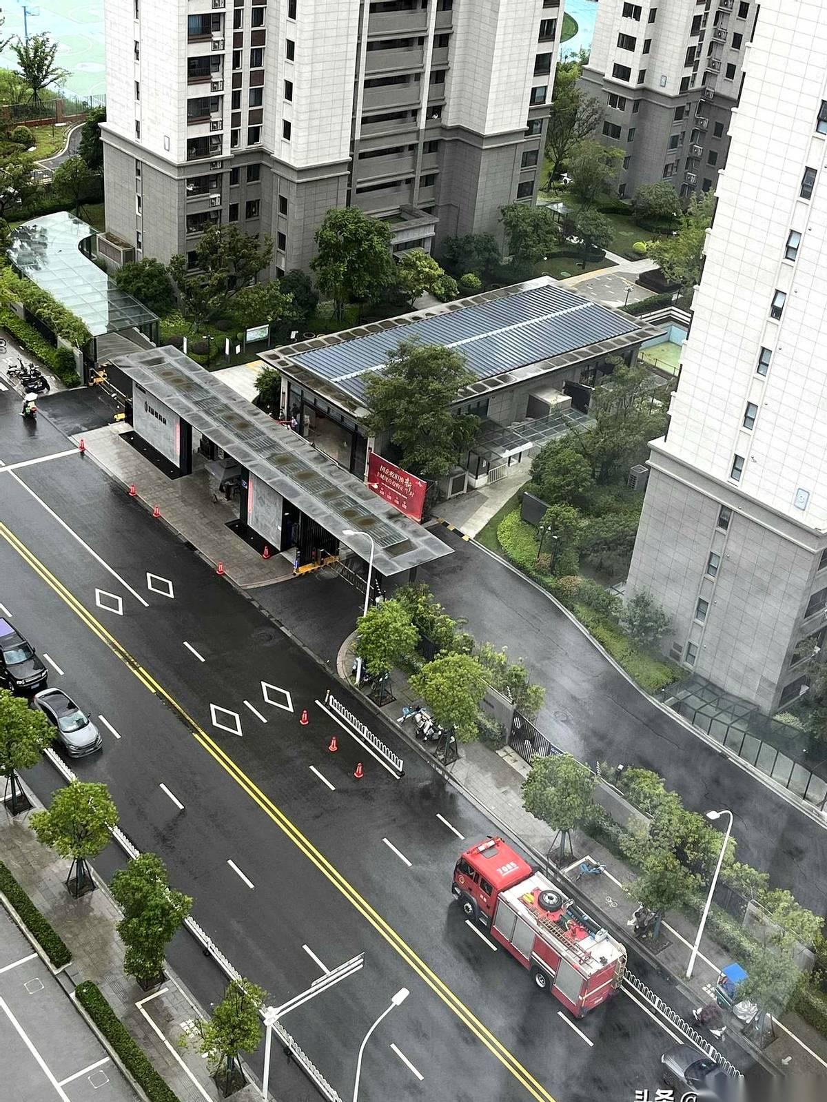 真事儿，就我身边一姐们儿。一辈子抠抠搜搜攒了120万，啪，全款给独生女买了套房