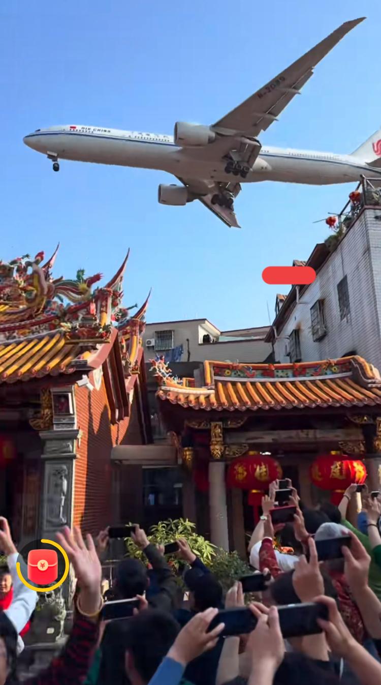 这是一个把痛苦建立在游客的快乐之上的村庄——厦门机场尽头的高殿村。高殿村是厦门