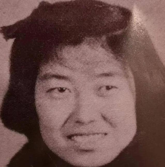 1964年，28岁女飞行员被秘密派往西北，上飞机前她被拉去拍照，旁边人见她笑得灿