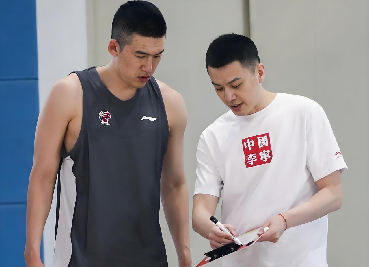 付豪杨鸣形同陌路！与浙江广厦男篮的第三节比赛，因为付豪出现严重的防守失位，导致