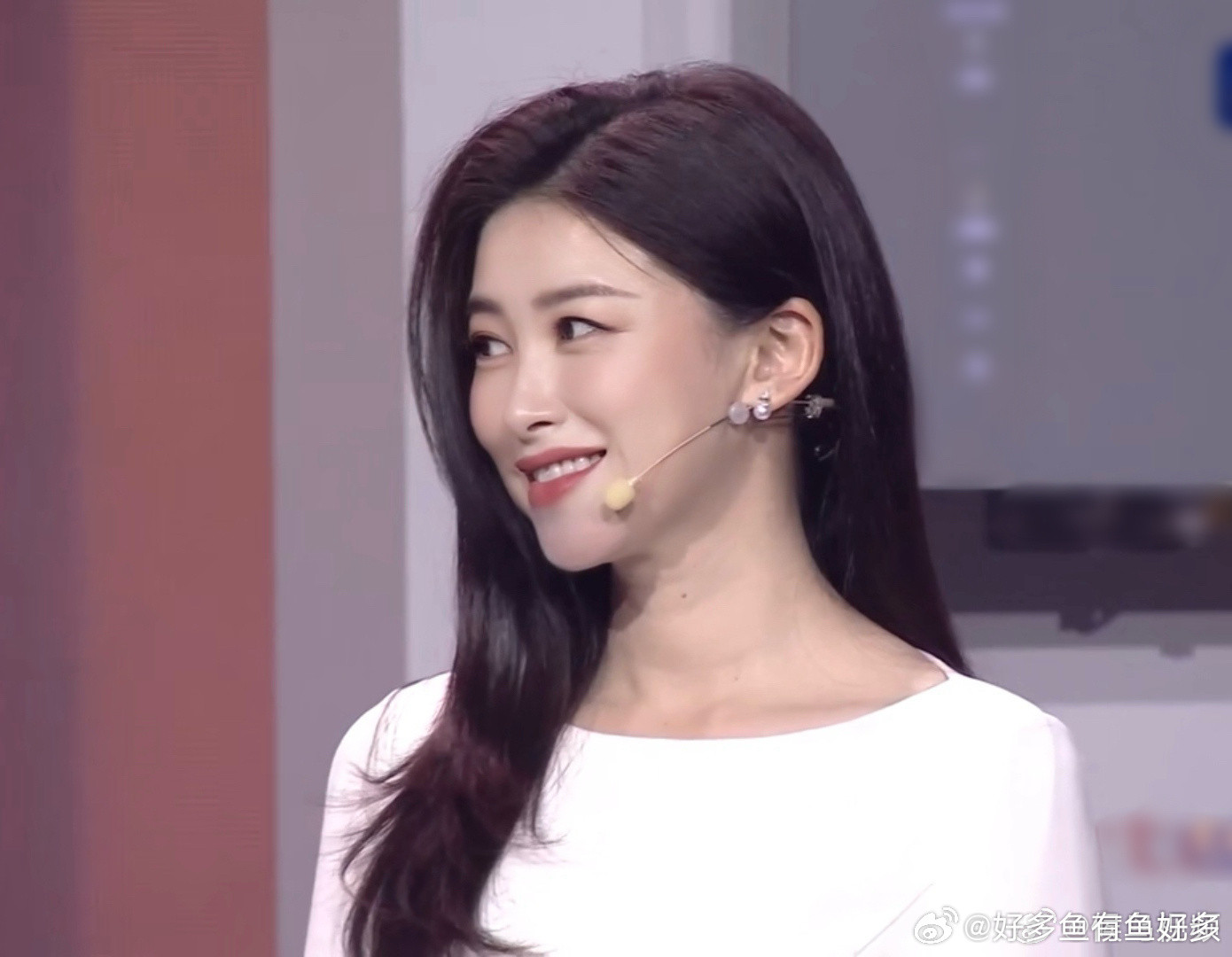 ✨朱珠审美界最权威的母亲内娱审美天花板非朱珠莫属，明艳大气不刻意，剧里穿搭与日