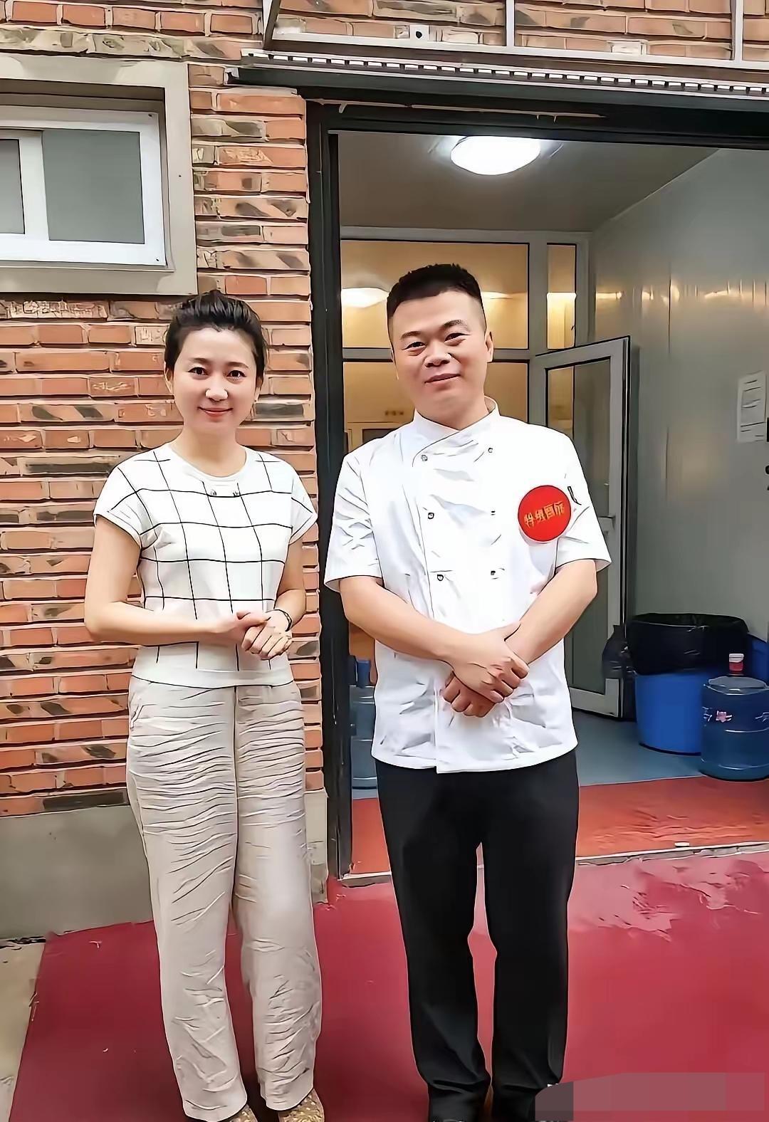 她长相甜美，低调大气，也是一位才女，你知道她是谁吗？