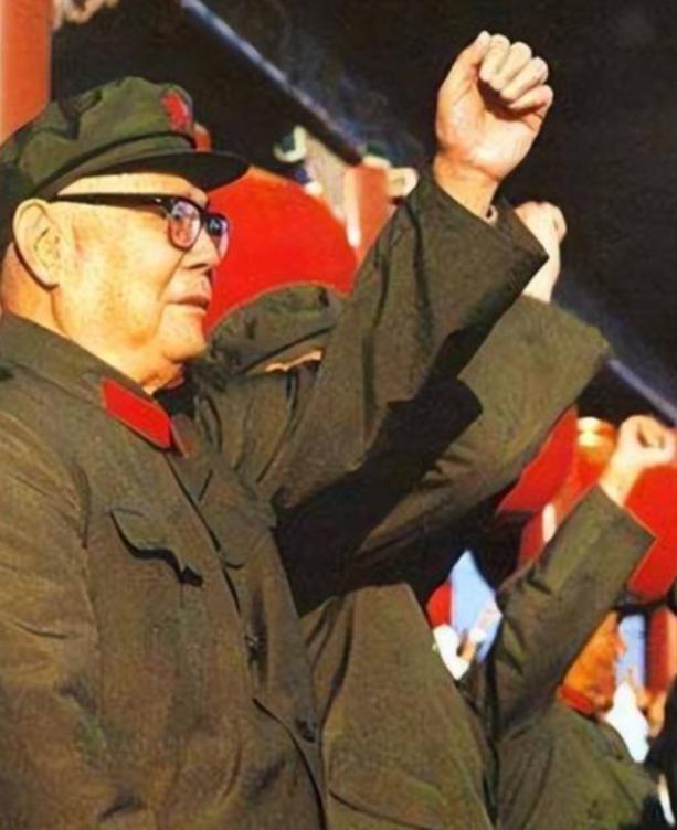 1970年，孔从洲去湘潭出差，在招待所偶然看到被分配的叶剑英独自一人在角落默默吃