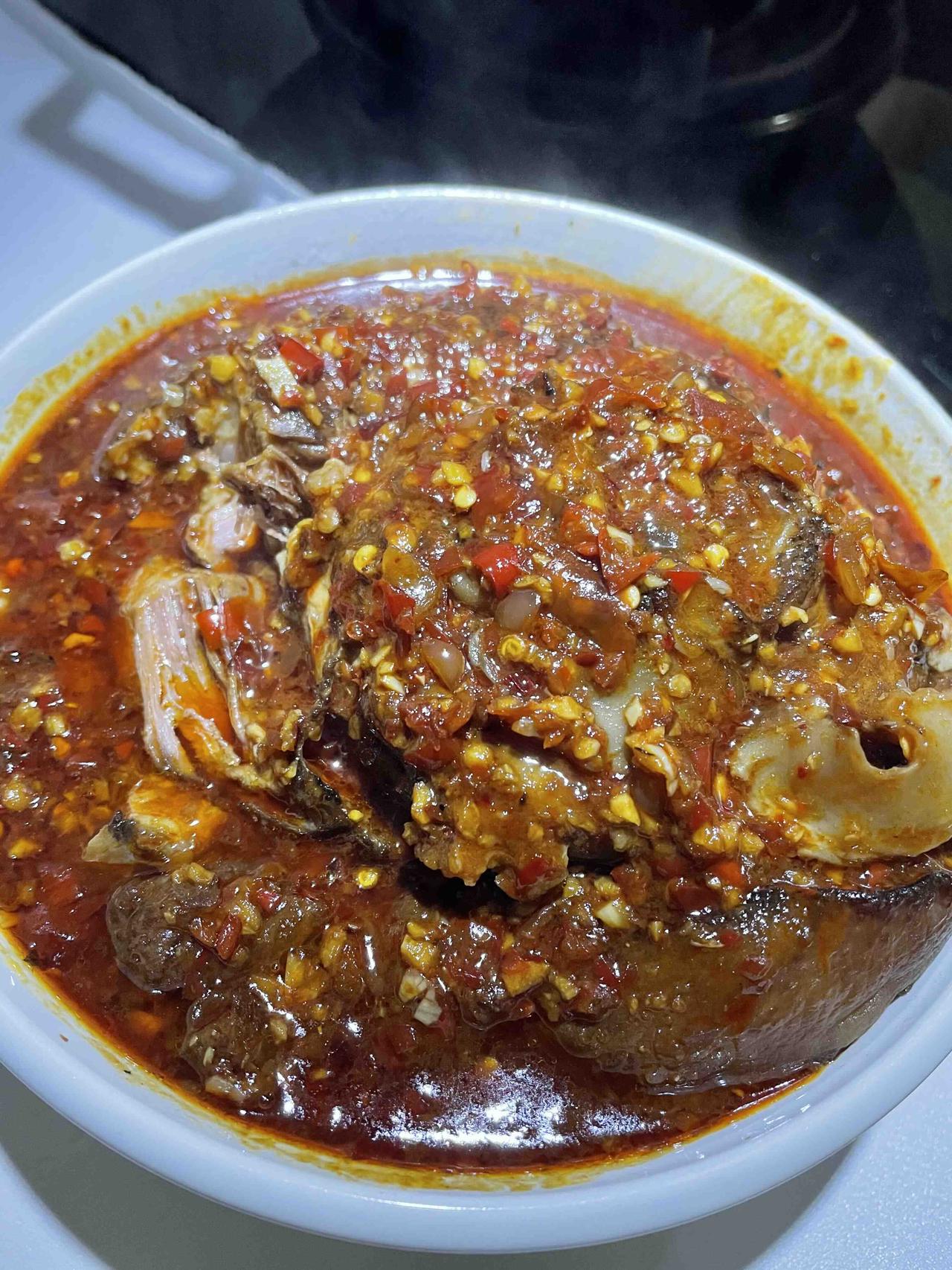 家庭版东坡肘子，软烂入味肥而不腻，来上一口超级解馋啊！东坡蹄膀酱肘子吃家做鲜肘