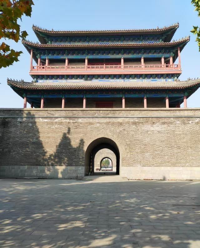 原来杨六郎冰冻城墙，不在霸州，也不在雄州，而是在遂州。遂州也就是今天徐水的西部。