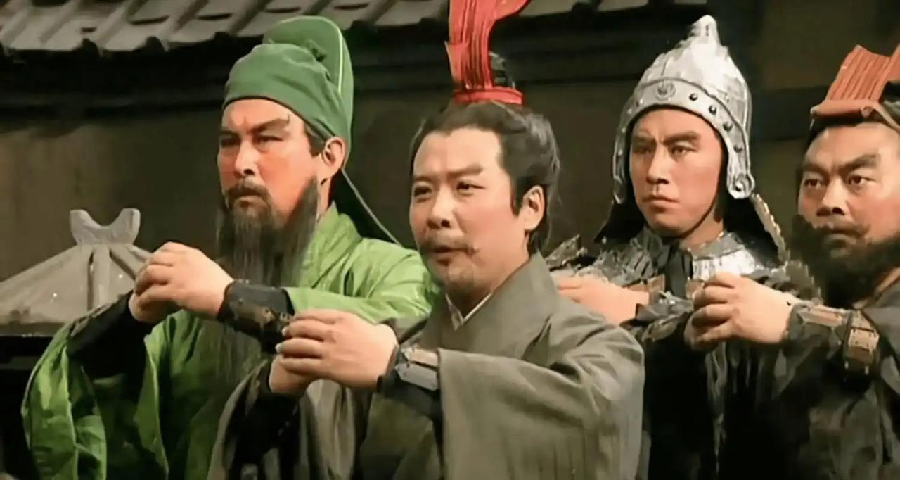 问大家一个问题，你觉得《三国演义》里哪个人物被黑得最惨？我要写一个“惨”字。