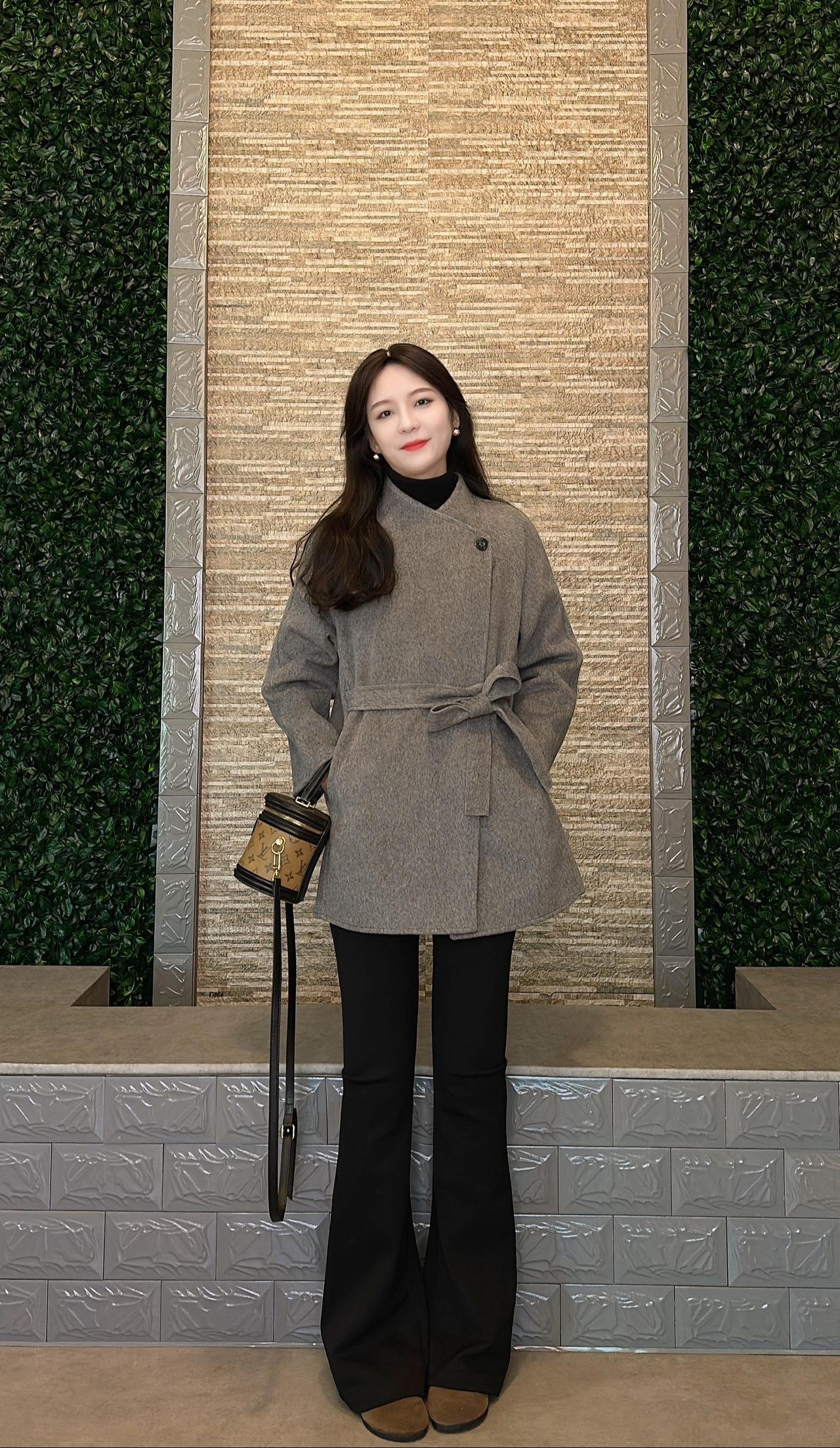 到了一定的年龄，迷人的不再是脸，而是骨子里的气质，经历岁月沉淀后的灵魂.....