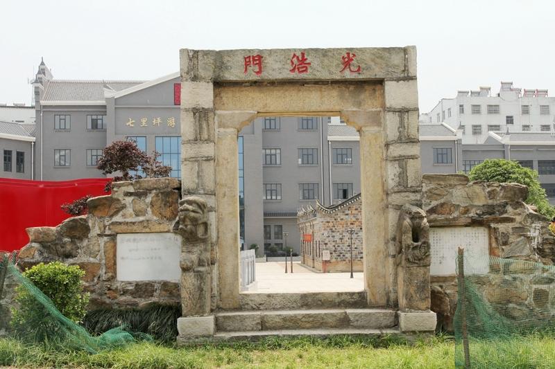 初中的时候，我们那届同级不同班的同学，后来考了北大。初中三年，他九科除了地理，其