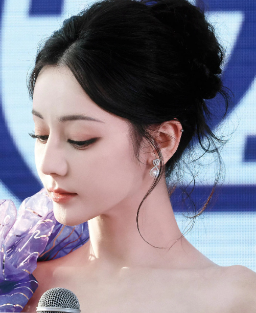 迪丽热巴将由上海镜砚影视文化工作室全权打理演艺事务全程和平分手、无官司无互撕，