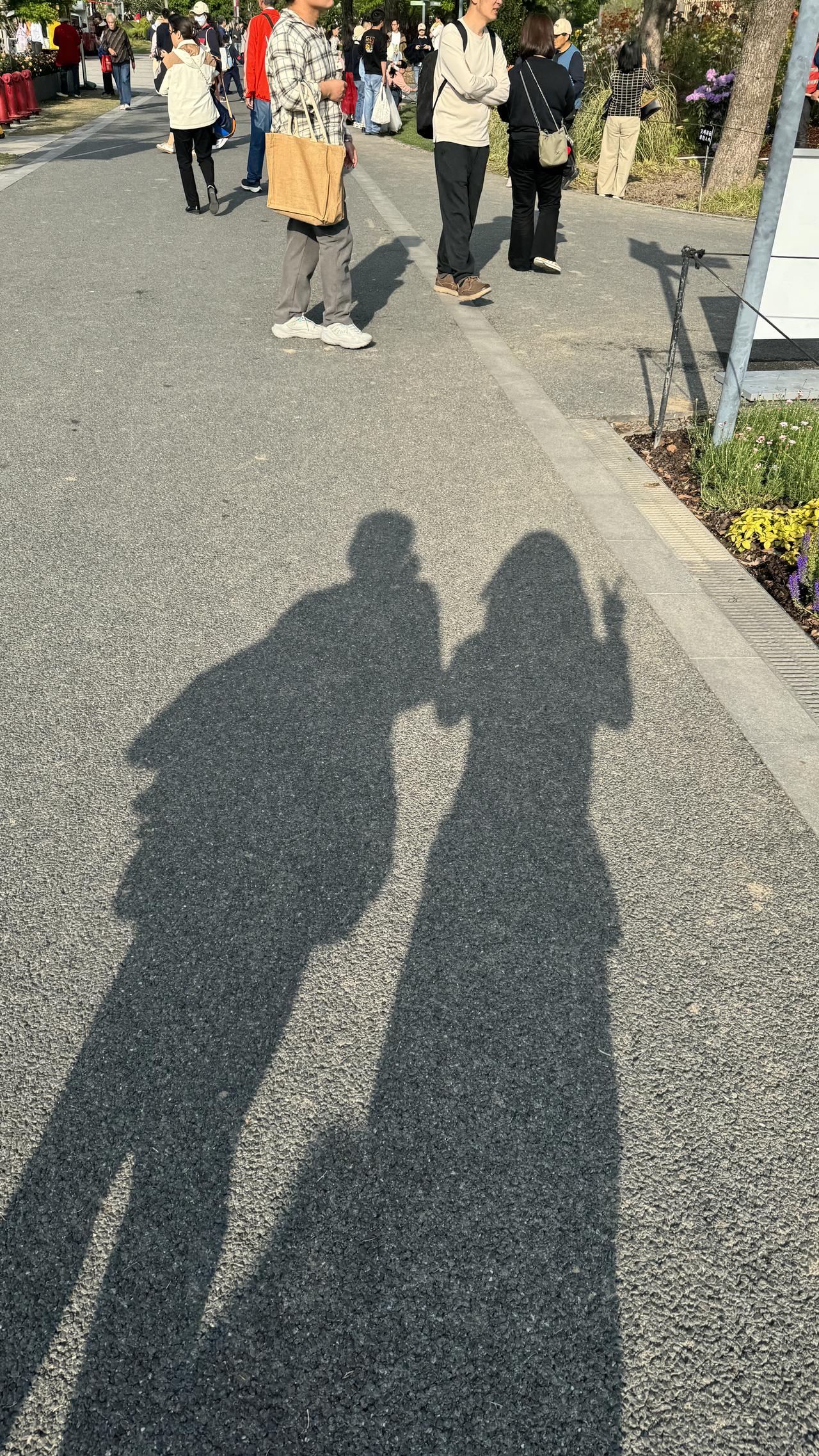 我也恨自己，为什么要当面和妈妈硬刚。我妈一辈子都是心直口快的人。五一假期她孙