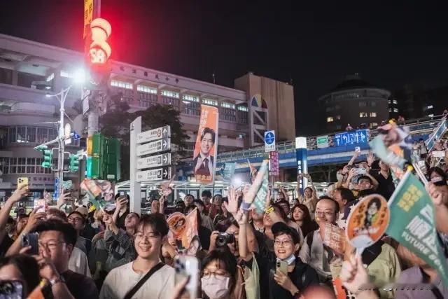 洋流起了，蒋万安危险了！民进党台北市长参选人沈伯洋在台北的声势大涨，从不被看好到