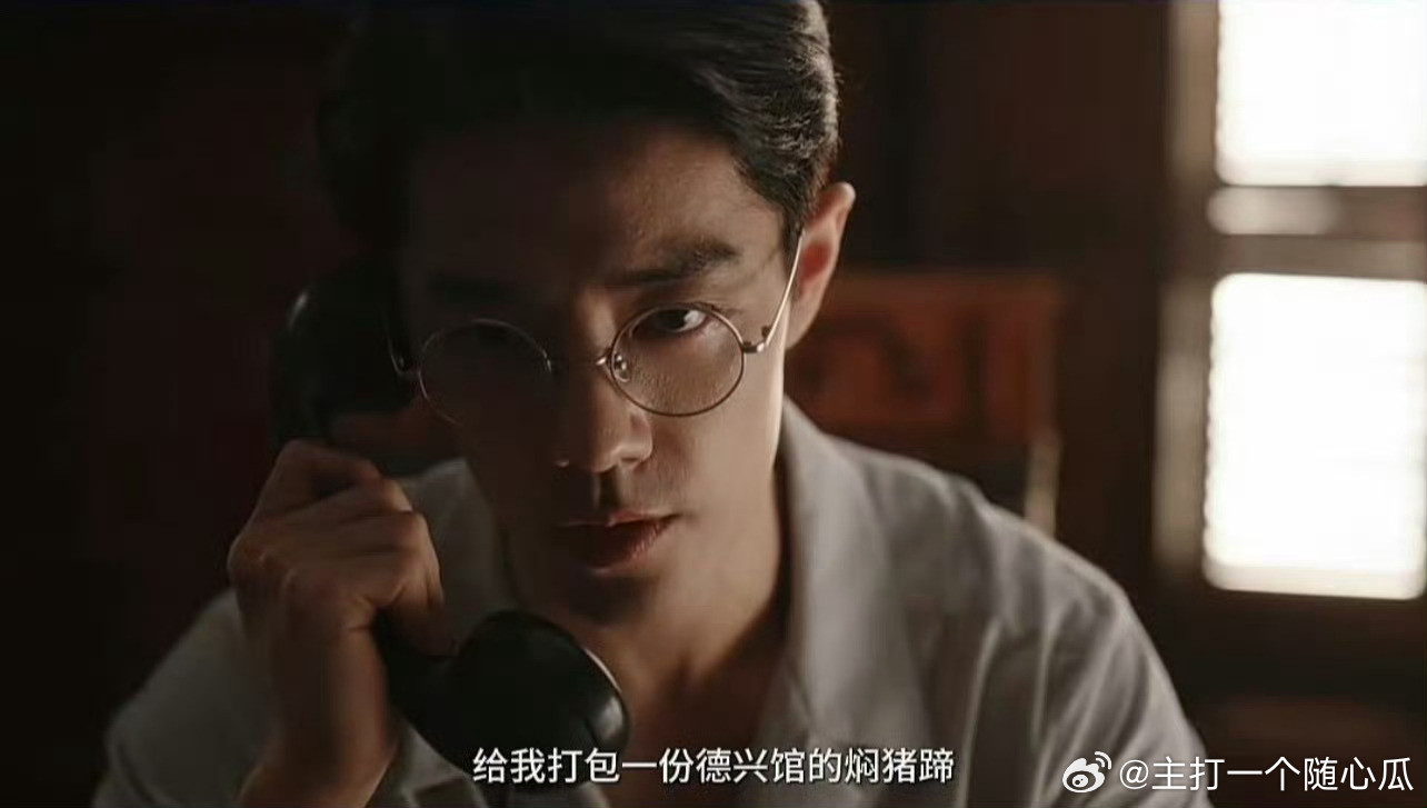 肖战谍报和美食都很重要笑的，徳兴馆焖猪蹄已经爆单了[捂脸哭]们剧粉干饭是第一名的