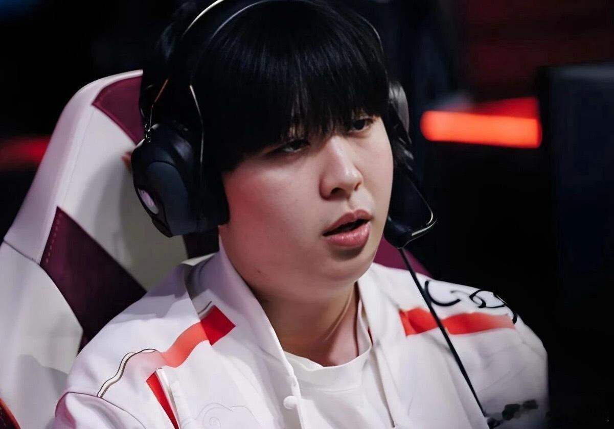 BLG还没定AD用谁，Elk是保底，Kanavi进池子，板蓝根应该会拍他或者Pl