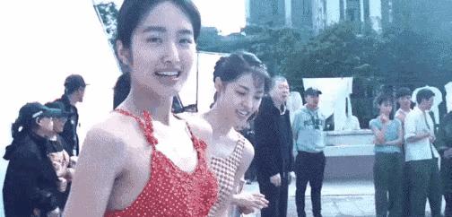 你还记得《芳华》六美是怎么选出来的吗？当年选角屋里没有剧本没有试戏