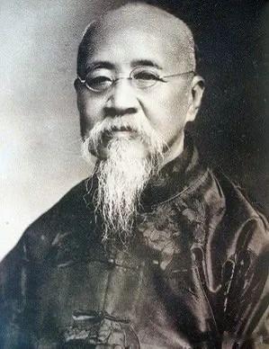 1922年，民国教育部因为经费短缺，竟然将内阁大库中珍藏的清朝历代档案（约800
