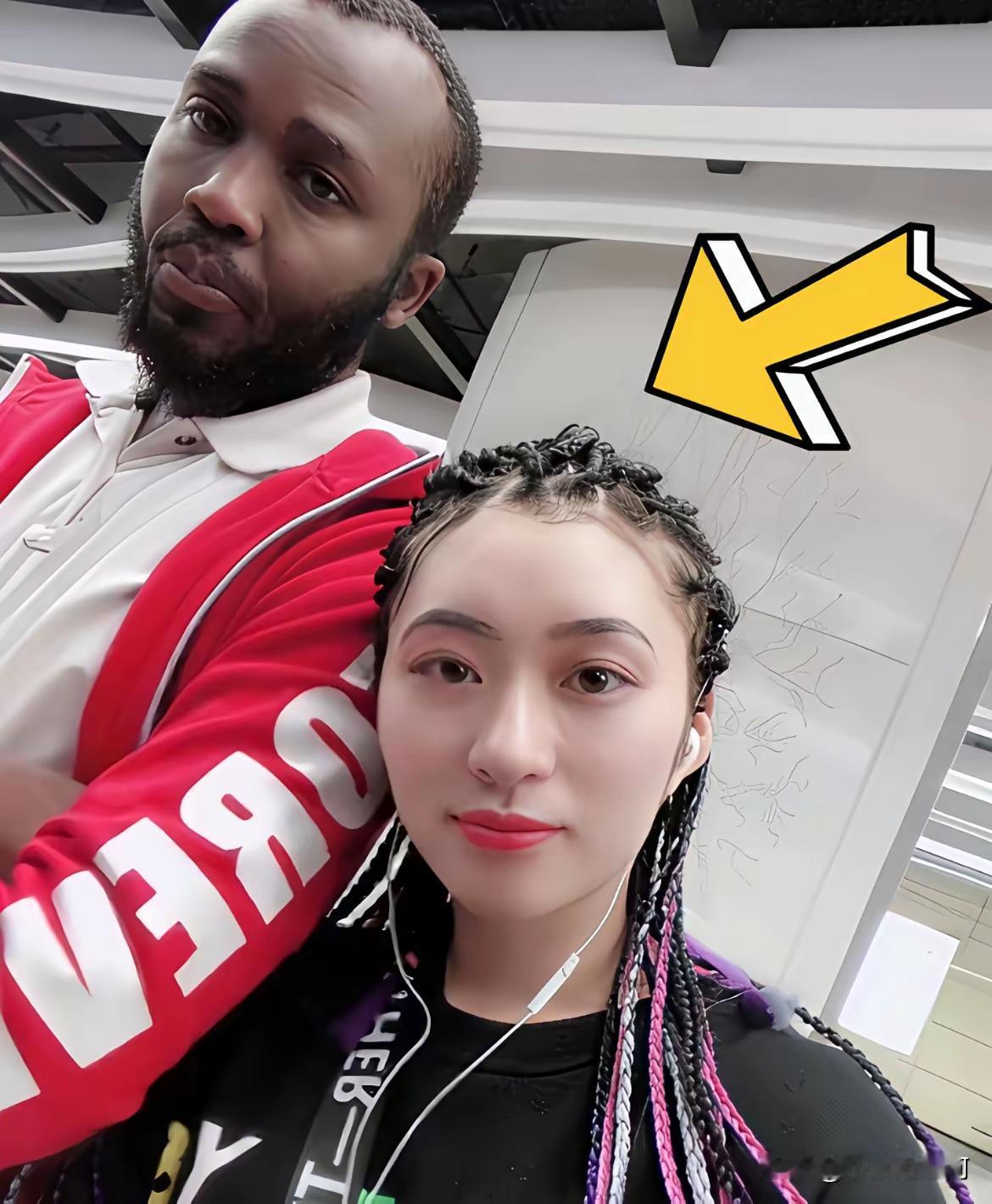 昨天看到一个视频，非洲的一个年轻人质问周凯专家我们不是虚伪吗？剥夺了他们国家议会