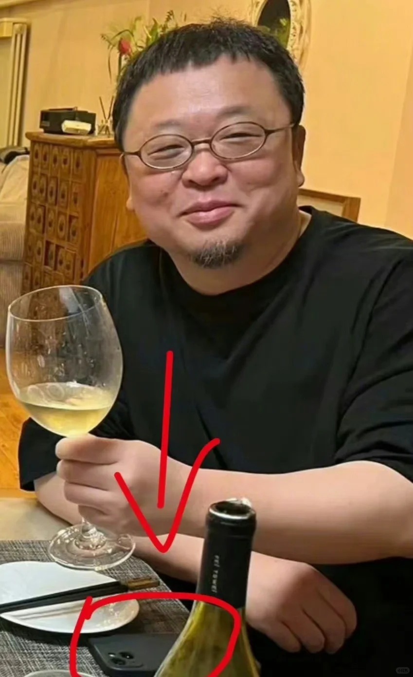 别看罗永浩天天骂苹果，吹国产，夸华为也夸小米也夸其他国产手机，但身体很诚实罗永浩