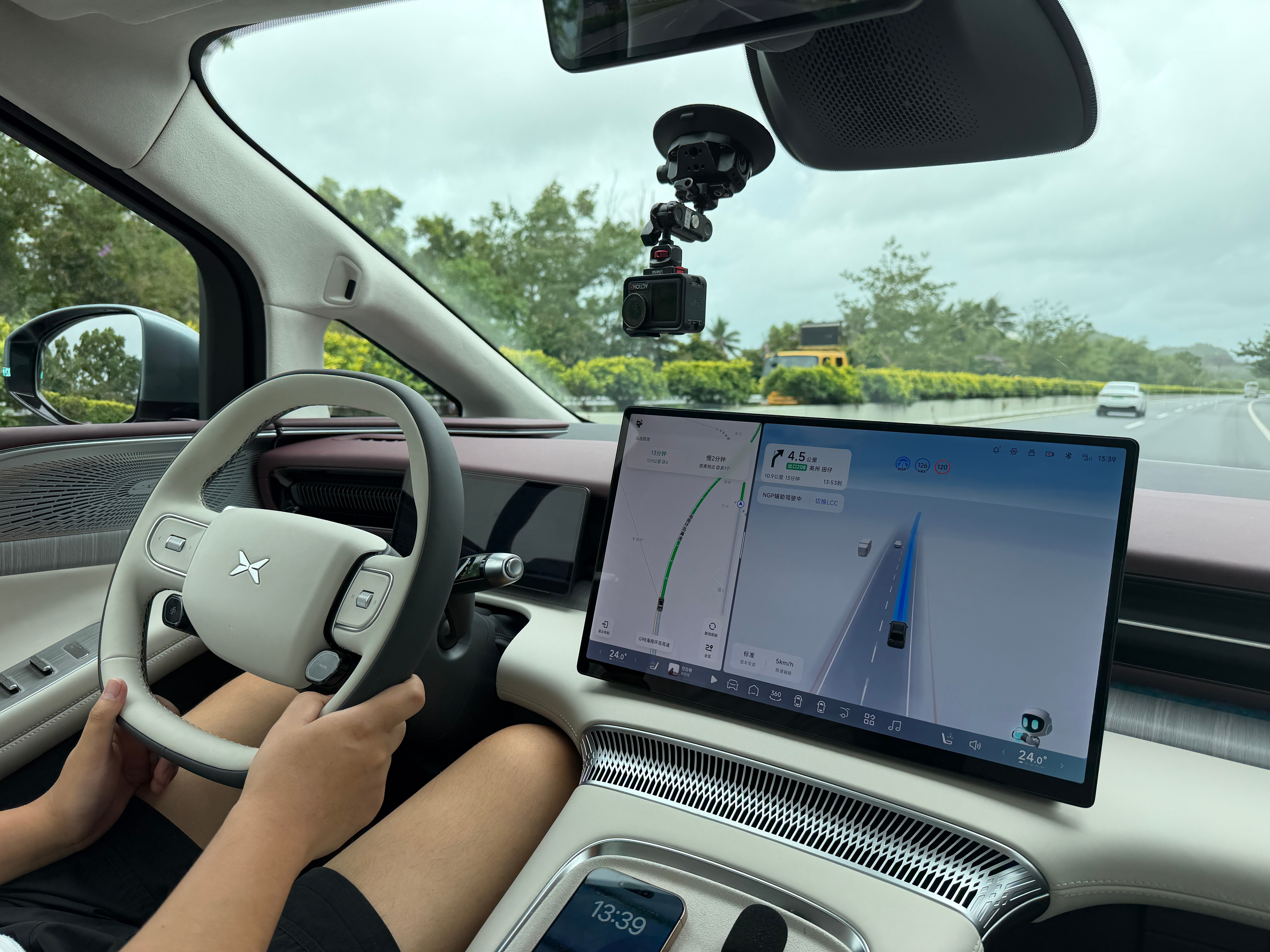 我们可能都被小鹏骗了!“小鹏X9超级增程”可能压根不存在,原因有以下几点:1.