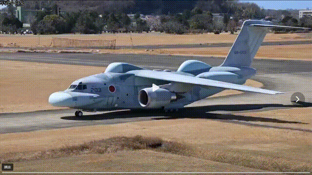 干扰距离可达900公里，空自EC-2电子战机（203号机）开始滑跑。