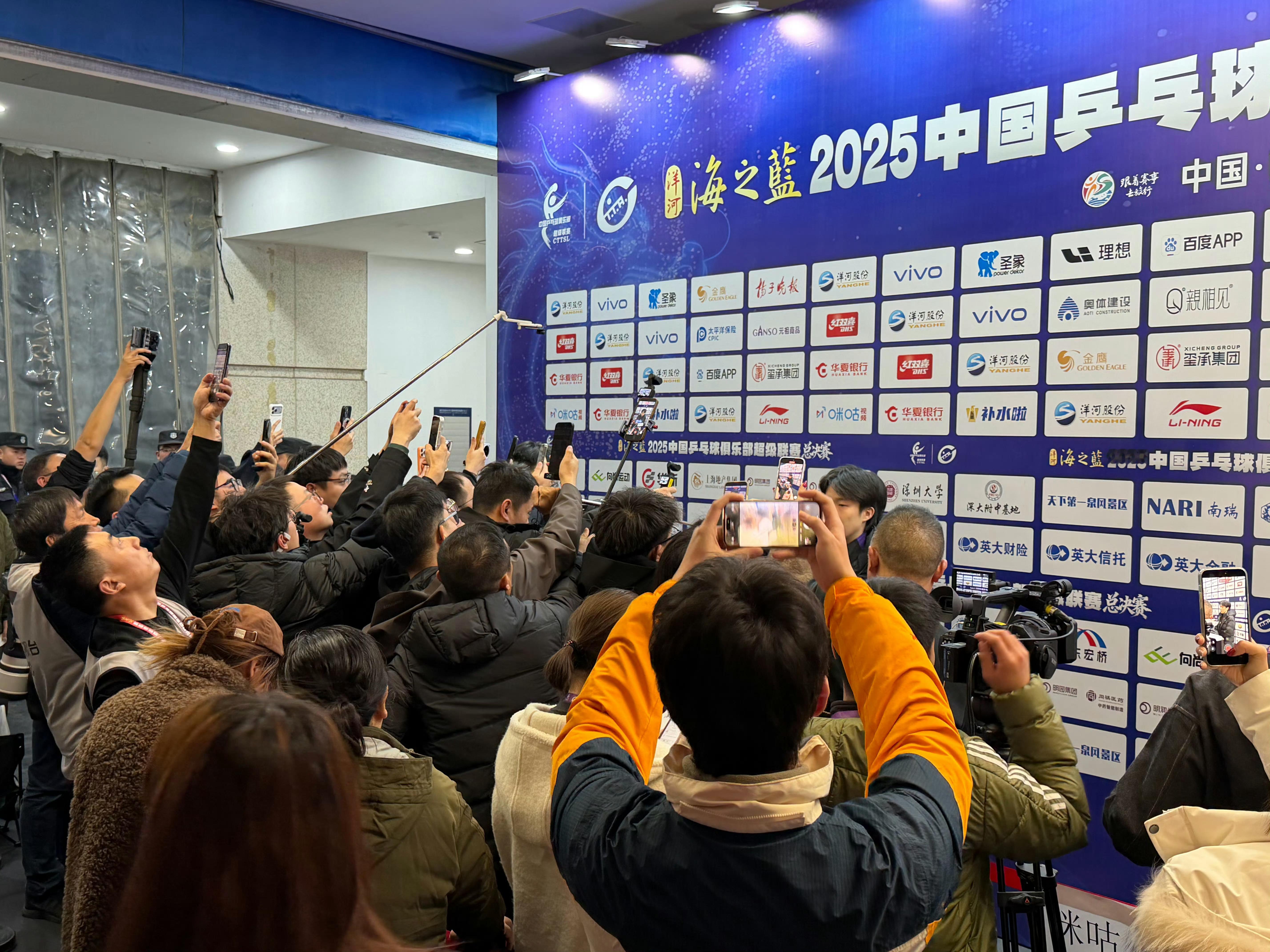 赛后群采！可以了可以了！还对记者们说“晚安”王楚钦温暖善良真诚