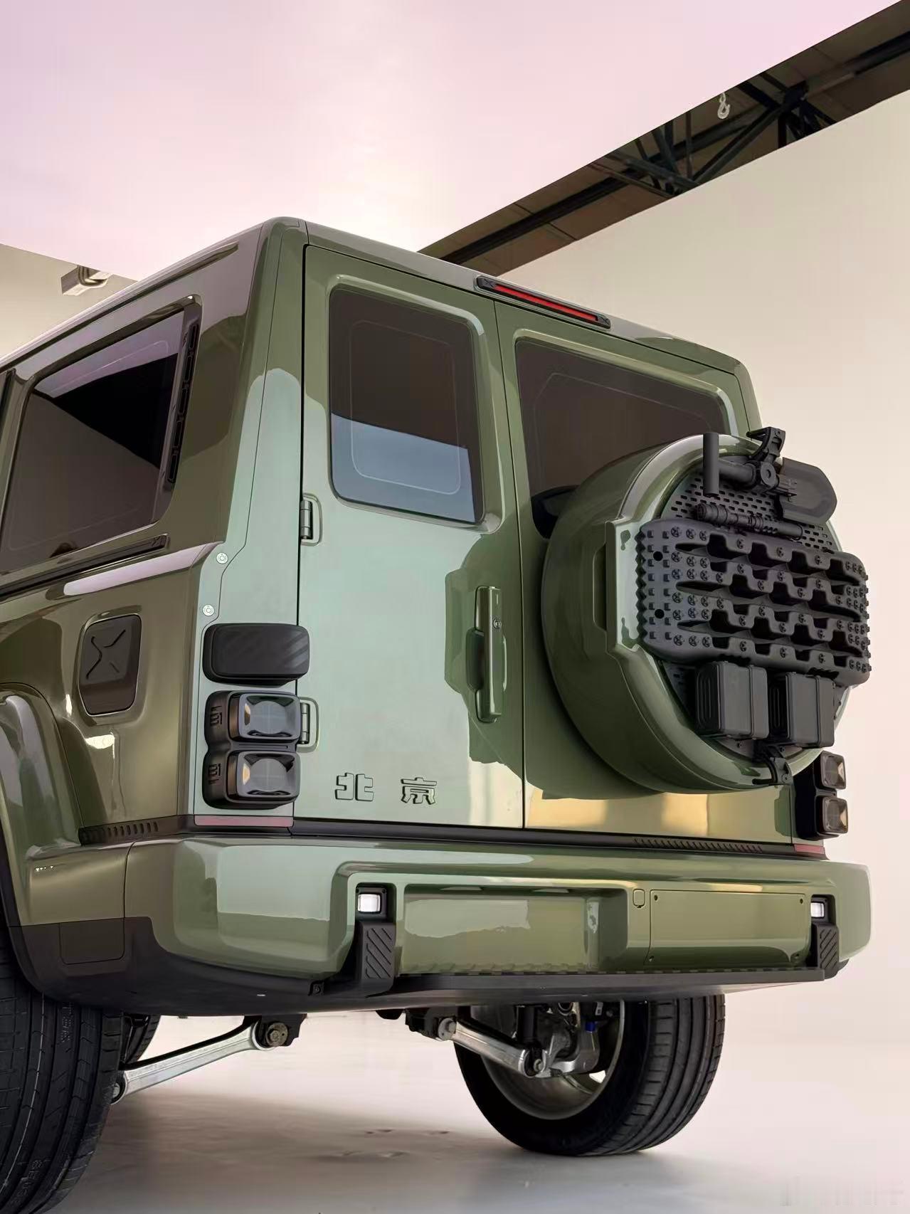 今天参加了一场新车私享会，实车看起来真的很威，目前内饰还没公开，但是听说有很多设