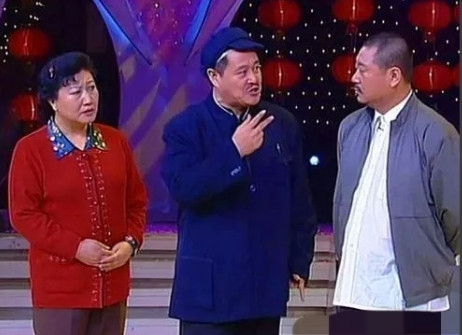 2001年，高秀敏邀请赵本山到家乡演出，临走时赵本山收了20万的好处费，高秀敏大